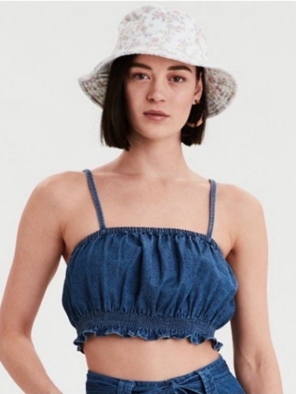 ~flirty~ denim crop, american eagle- medium